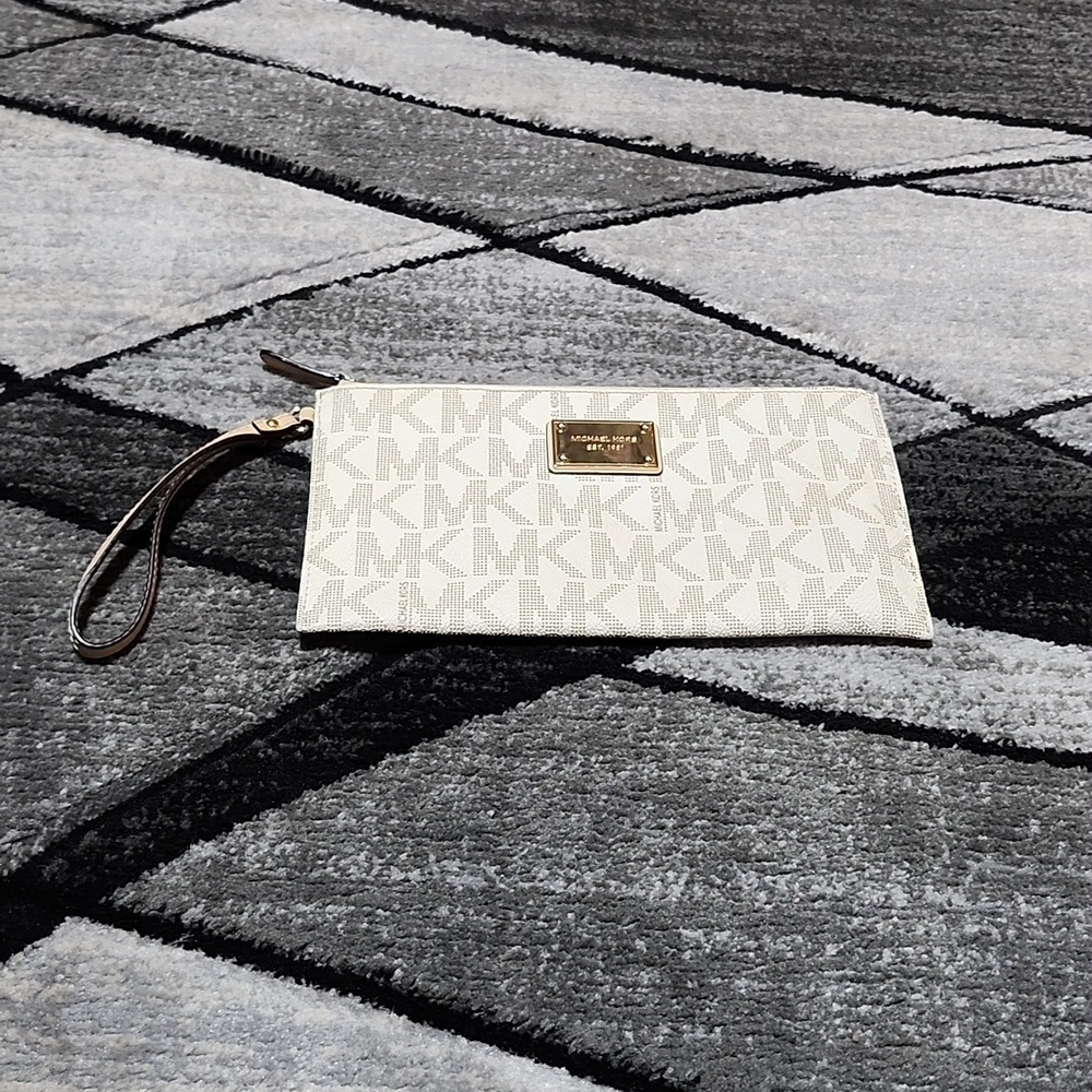 MICHAEL KORS SIGNATURE LOGO JET SET LARGE WRISTLET WALLET